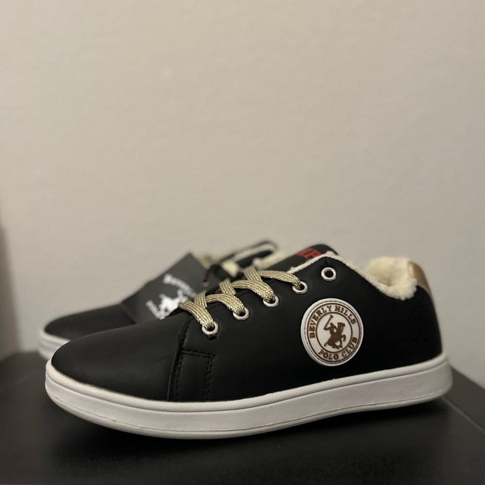 BEVERLY HILLS POLO CLUB W/O BOX
WOMEN’S US 6
BRAND NEW